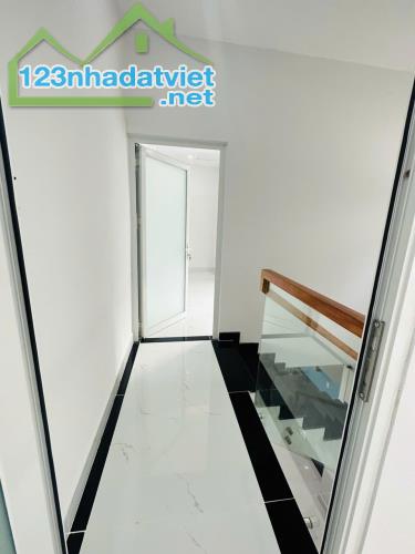 BÁN NHÀ 2 TẦNG, 40M2, LŨY BÁN BÍCH, TÂN PHÚ, GIÁ 3.9 TỶ - SỔ HỒNG CHÍNH CHỦ - 3