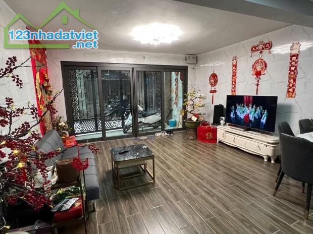 🏠PHỐ ĐÊ LA THÀNH. NHÀ VỊ TRÍ ĐẸP TRUNG TÂM ĐỐNG ĐA - GARA Ô TÔ - HAI THOÁNG TRƯỚC SAU VĨN - 4