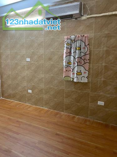 Cho thuê căn hộ 22 Phố Tôn Thất Tùng, 42m2, 2 ngủ chỉ 5.5tr - vào ngay - ở hộ gia đình, - 1