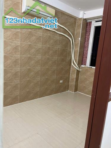 Cho thuê căn hộ 22 Phố Tôn Thất Tùng, 42m2, 2 ngủ chỉ 5.5tr - vào ngay - ở hộ gia đình, - 2