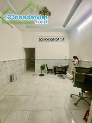 NHÀ CẤP 4 MỚI TINH - HXH - ĐANG CHO THUÊ 5Tr/ THÁNG. 52M2 CHỈ 2,98 TỶ TL.