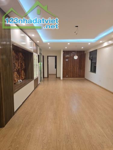 Cho thuê căn hộ chung cư 3 PN Gelexia 885 Tam Trinh, 120m2, Đồ Cơ Bản, 12 triệu,0911122316