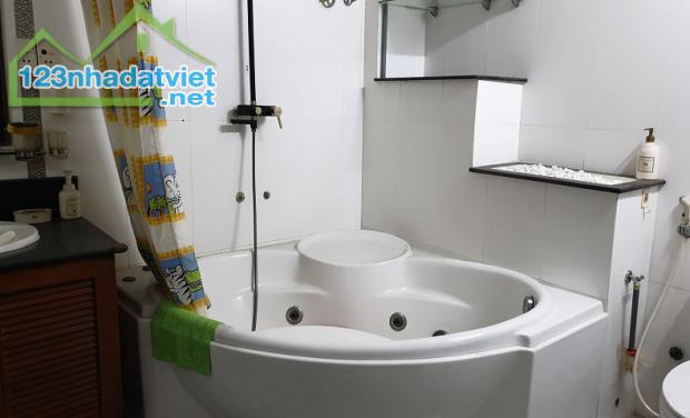 Bán nhà mặt tiền kinh doanh Thích Quảng Đức, P4, Phú Nhuận, 100m2, 5 tầng, giá rẻ