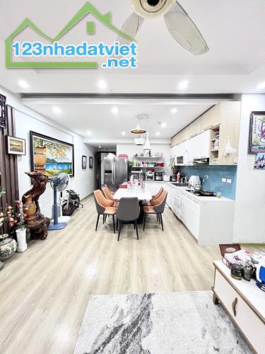 Bán nhà CC Vinaconex toà D, Nghiêm Xuân Yêm, HN, DT 102m2, giá bán 6.3 tỷ 🔥Mô tả: ☀️ Nhà - 1