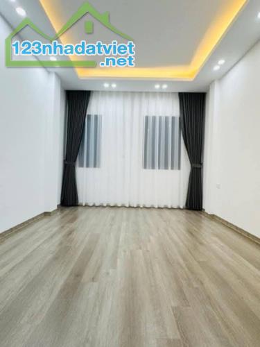 HƠN 5 TỶ - HOÀNG MAI- 1 NHÀ RA PHỐ- 36M²x5 TẦNG Ô TÔ QUA CỬA - 2