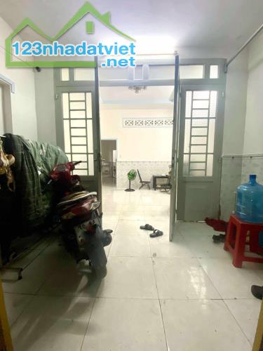 Bán nhà🏘️ C4  hiệp Thành 17 - hẻm xe hơi tới nhà - Quận 12 Đang cho thuê 5triệu.  - 52m2( - 4