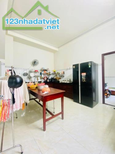 🏠Bán nhà Lê Quốc Hưng, Q.4, 70m², 3 tầng, 4PN, 4WC - 4.3 tỷ 🏠 - 3