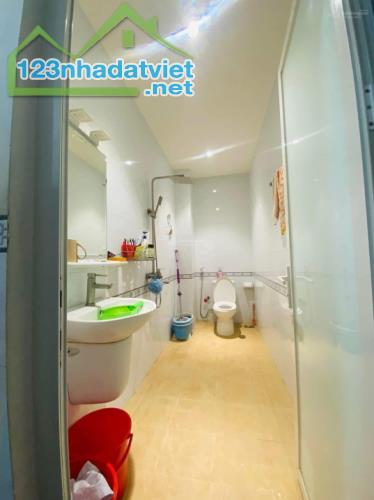 🏠Bán nhà Lê Quốc Hưng, Q.4, 70m², 3 tầng, 4PN, 4WC - 4.3 tỷ 🏠 - 4