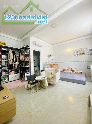 🏠 Bán nhà Lê Quốc Hưng, Q.4, 72m², 4PN, 4WC - 4.32 tỷ 🏠