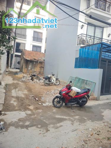 Cần bán gấp lô đất tại Hà Đông 42m2 ngõ thông, oto qua đất. - 1