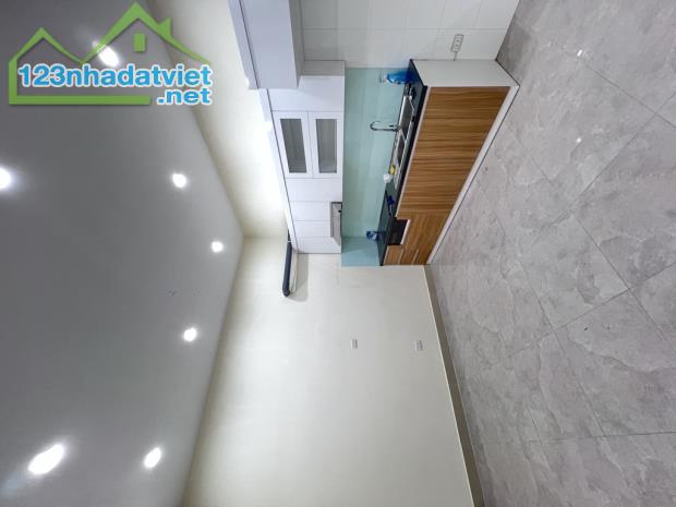 Bán nhà Cổ Nhuế, 50m2, 5 tầng, ngõ thông,nông, oto chỉ 8.5 tỷ