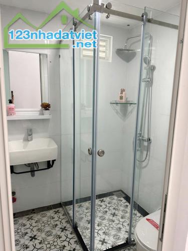 Nhà 2 tầng (4x9m) nở hậu 4.4m hẻm 175 đường Lê Hồng Phong P3Q5 - 1