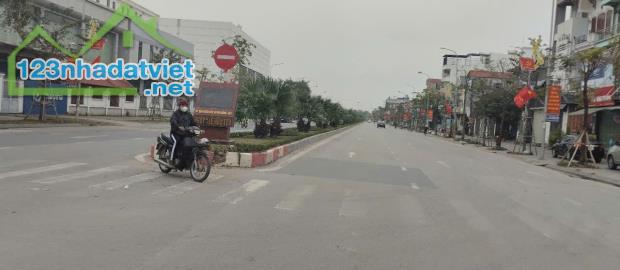 Bán đất Nguyên Khê thông ô tô đỗ đất ,69m2- 3,x tỷ