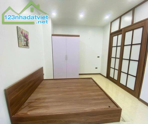 Cho thuê căn hộ chung cư 36 Giang Văn Minh, 70m2, tầng 3, 2 ngủ, 12tr - cho ở hộ GĐ, nhóm - 3