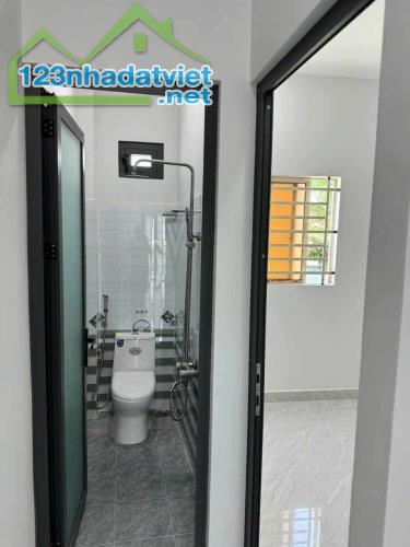 BÁN NHÀ ĐÔNG THẠNH 2 TẦNG MỚI TINH -HXH 6M -  100M RA SIÊU THỊ - NHÀ THỜ - CHỢ GẤU. - 2