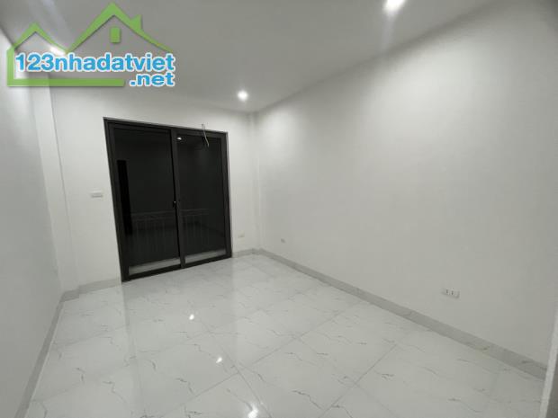 BÁN NHÀ PHỐ Ô CÁCH_LONG BIÊN_NGÕ RỘNG_OTO ĐỖ CỔNG. DT:37m².   4 tầng.     Giá: nhỉnh 6tỷ - 3