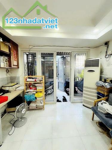 Nhà cách 2 căn ra HXT, Full nội thất, 40m2, Ko QH chỉ 4 tỷ nhẹ TL - 2