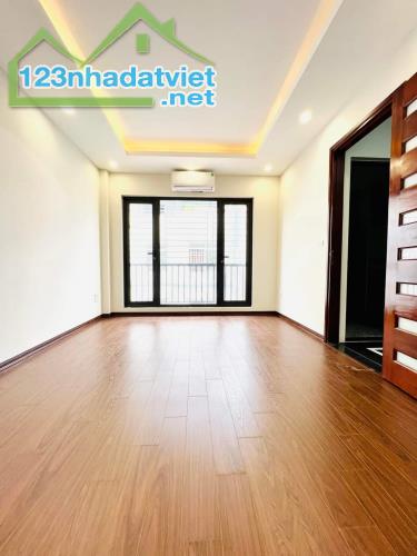 [ SĐCC] Bán nhà mới Nguyễn Trãi, 28m2X5T, MT 3.6m giá 5.68 tỷ, Kinh doanh,ôtô đỗ cửa - 1