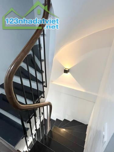 BÁN NHÀ KHÂM THIÊN ĐỐNG ĐA 34M2 4T MT 3.4M GIÁ 5.68 TỶ, NGÕ RỘNG, NHÀ MỚI, Ở SƯỚNG.