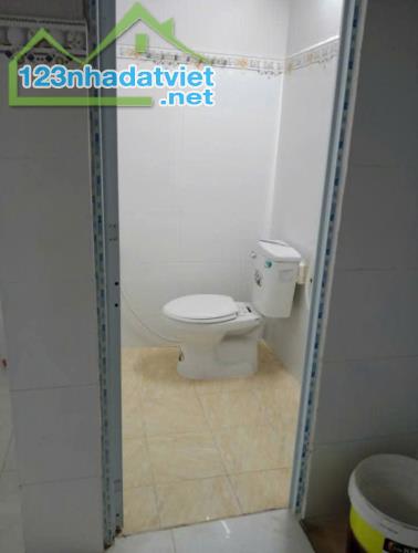 CHO THUÊ NHÀ MẶT TIỀN HẺM 12 NGUYỄN TRUYỀN THANH 32M2 TIỆN KD GIÁ 3TR - 3