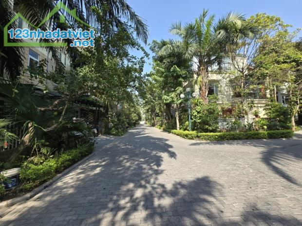 Bán Biệt Thự Palm Garden 205m2 Mặt tiền 11m Giá tốt - 1