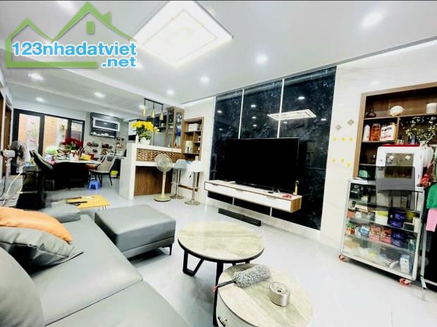 Bán nhà Nguyễn Văn Quỳ, Phú Thuận, Quận 7 - 64m2 ngang 4m - giá nhỉnh 6x tỷ TL - 4