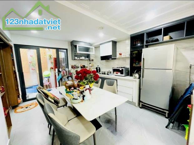 Bán nhà Nguyễn Văn Quỳ, Phú Thuận, Quận 7 - 64m2 ngang 4m - giá nhỉnh 6x tỷ TL - 3