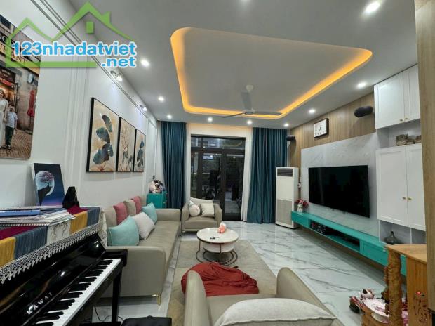 Bán nhà 3 tầng khu đảo Vip Hòa Xuân, MT Trung Lương,, Cẩm Lệ, giá rẻ