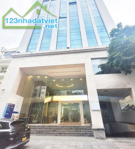 Bán Tòa Văn Phòng Mặt Phố Nguyễn Văn Tuyết, Đống Đa DT 305m2, 12T, MT 13.5m. Giá Cực Rẻ
