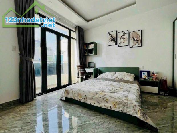 Cần tiền bán nhà đường Đoàn Văn Bơ P9 Quận 4 DT 90m2 Giá 90m2 Lh@932861530 Vân