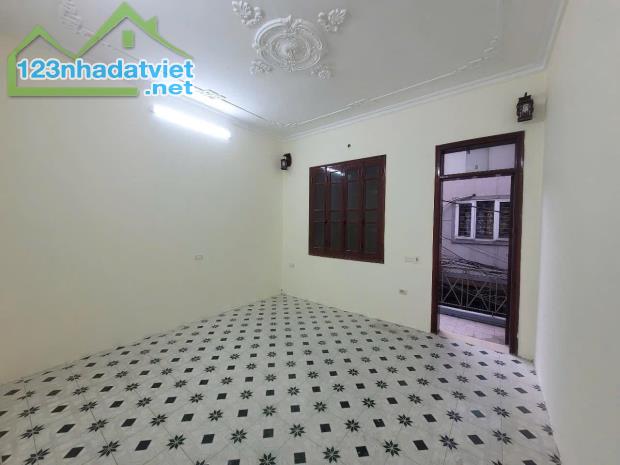 Chính chủ cần cho thuê nhà ngõ 89 Nguyễn Lân, 70m2, 3 tầng, 3 ngủ, chỉ 10 Triệu - vào ngay - 2