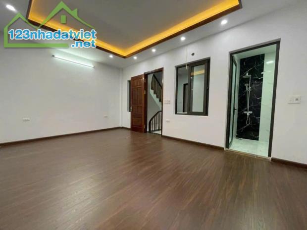 Cho thuê nhà thang máy Phố Hoàng Mai 70m2, 5 tầng, 6P KINH DOANH SPA, TRUNG TÂM, VP - 2