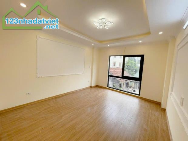Chính chủ bán nhanh nhà Phú Thượng, 42m2, 4 tầng, ô tô, 6 tỷ đồng.