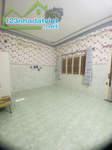 Nhà 3 tầng, Dương Đình Hội, Phước Long B, 80m2, ngang 5m, hẻm xe hơi, 5.x tỷ - 4