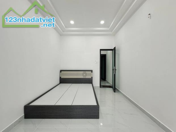 Nhà mới ở ngay, Huỳnh Tấn Phát, Q7, 25M2, 2 tầng, sát Q1, chỉ 2.65T - 3