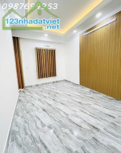 Q7 TÂN KIỂNG CÁCH MẶT TIỀN ĐƯỜNG SỐ 20M NGANG 4.1x11M GẦN CHỢ TÂN MỸ SỔ VUÔNG ĐẸP 5.xT - 3