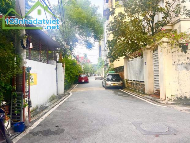 BÁN BIỆT THỰ PHỐ TƯ ĐÌNH - LB, DT136M, 3T MT 12M GIÁ 19 TỶ9 ,  LÔ GÓC,PHÂN LÔ, Ô TÔ TRÁNH,