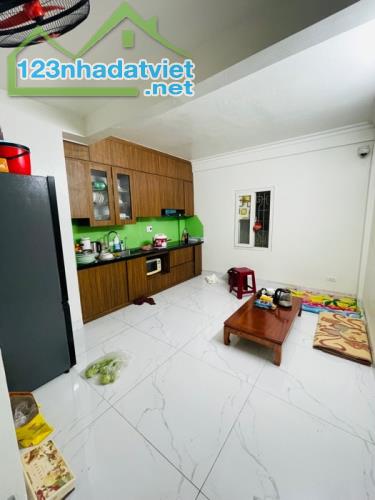 cần bán nhà mặt phố Thái Thịnh, 6 tầng, mặt tiền 4 m. Phù hợp vừa ở vừa kinh doanh tốt - 3