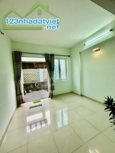 NHÀ 4 TẦNG, 64M2, MT HẺM Ô TÔ 6M, ĐÌNH PHONG PHÚ, NHỈNH 5 TỶ - 2