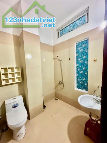 NHÀ 4 TẦNG, 64M2, MT HẺM Ô TÔ 6M, ĐÌNH PHONG PHÚ, NHỈNH 5 TỶ - 4