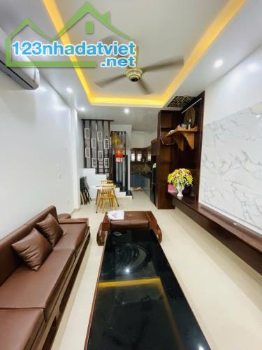 BÁN NHÀ ĐẠI TỪ - ĐẠI KIM, 35M², 5 TẦNG, 30M RA Ô TÔ, CHỈ 6.9 TỶ