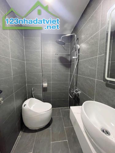 Bán nhà Phố Hào Nam_Nở hậu_ Ngõ rộng ô tô tận cửa_40m2x5T_Giá: 12 tỷ. - 2