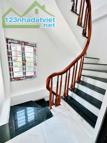 NHÀ MỚI TINH 43m2, Đường Bát Khối, Long Biên, nhỉnh 5 tỷ, Ô tô. - 2