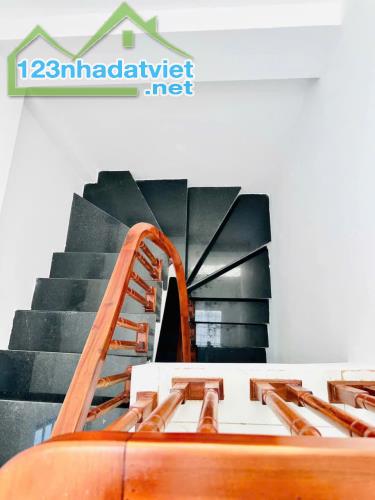 NHÀ MỚI TINH 43m2, Đường Bát Khối, Long Biên, nhỉnh 5 tỷ, Ô tô. - 4