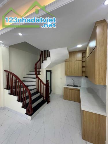 Bán Nhà Ngõ 48 Đàm Quang Trung, Cổ Linh, Long Biên, 30m2, MT4m, Phân Lô, Ô Tô, Nhỉnh 5 Tỷ - 2