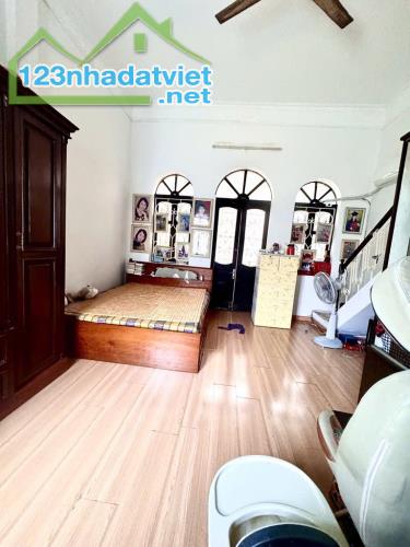 Bán nhà phố Hào Nam, Mặt phố, Vị trí đẹp, Dòng tiền tốt, Giá 15.5 tỷ, LH: 0396935190.