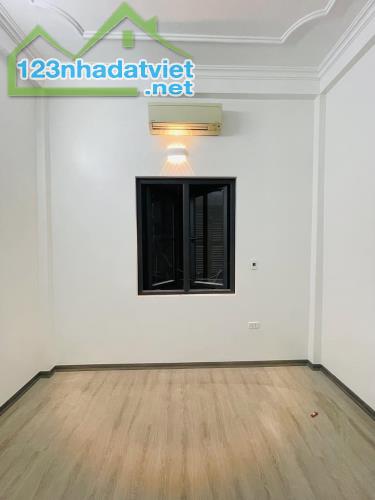 Bán gấp nhà phân lô Trần Quốc Hoàn 40m2, 4t, ô tô tránh, dừng đỗ, kinh doanh - 2