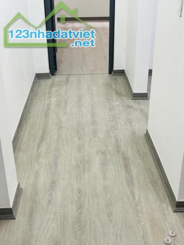 Bán gấp nhà phân lô Trần Quốc Hoàn 40m2, 4t, ô tô tránh, dừng đỗ, kinh doanh