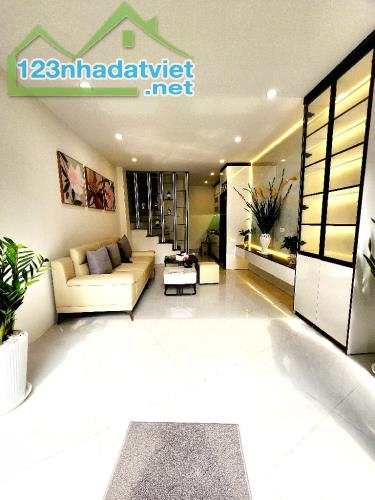 HƠN 5 TỶ - HOÀNG MAI- 1 NHÀ RA PHỐ- 36M²x5 TẦNG SĐCC