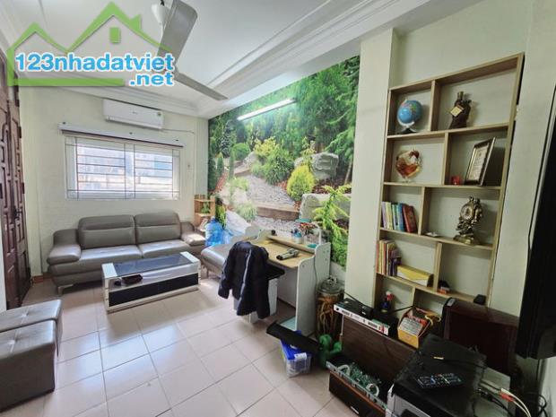 BÁN NHÀ 4 TẦNG, GẦN OTO TRÁNH, KHU VỰC SẦM UẤT - GIÁ HỢP LÝ - 1
